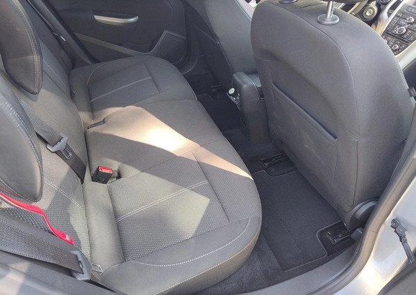 Opel Astra cena 29900 przebieg: 148000, rok produkcji 2011 z Halinów małe 154
